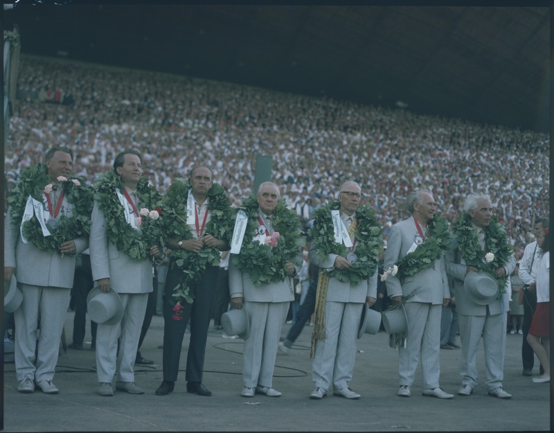 Diapositiiv. XVII üldlaulupidu. 28-29.06.1969. Laulupeo juhid ja komisjoni liikmed:Lembit Verlin, Heino Kaljuste, Arnold Green, Leopold Vigla, Richard Ritsing, Tuudur Vettik, Gustav Ernesaks. Foto: Henno Saarne.