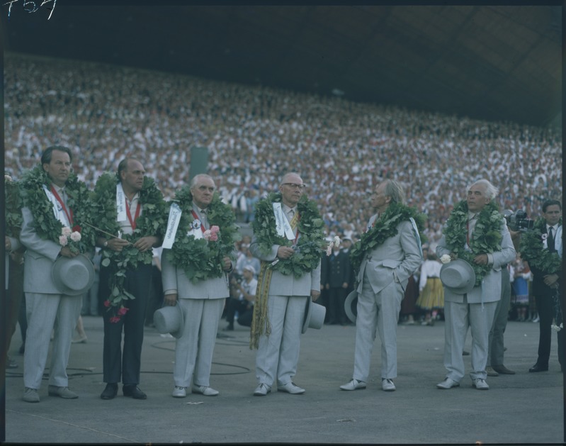 Diapositiiv. XVII üldlaulupidu. 28-29.06.1969. Laulupeo juhid ja komisjoni liikmed: Heino Kaljuste, Arnold Green, Leopold Vigla, Richard Ritsing, Tuudur Vettik, Gustav Ernesaks. Foto: Henno Saarne.