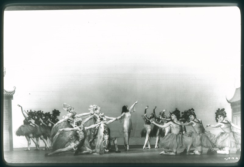 Reprofoto. "Punane moon" (R. Glier). Estonia, 1939.