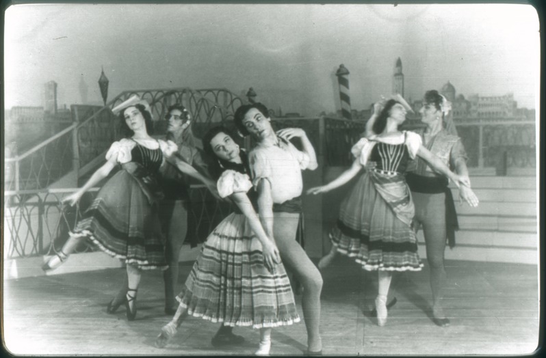 Reprofoto. "Itaalia Capriccio" (Pjotr Tšaikovski). Estonia, 1948. Tantsupaarid: Dagmar Trimm - Ants Nieländer, Geeni Raudsepp - Hermann Palang, Hilda Malling - Artur Koit.