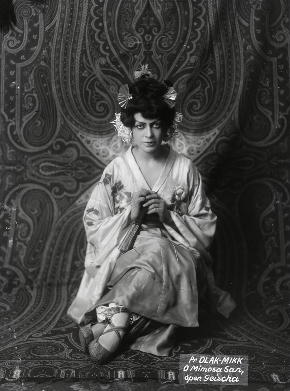 Foto, negatiiv, Olga Mikk-Krull, Mimosa San: ülemgeisha ja lauljanna teemajas, S. Jonesi operett, Geisha ehk huvitav juhtumine Jaapani teemajas, 1920