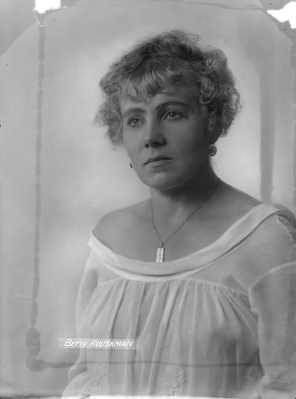 Foto, negatiiv, Betty Kuuskemaa, portree, 1920