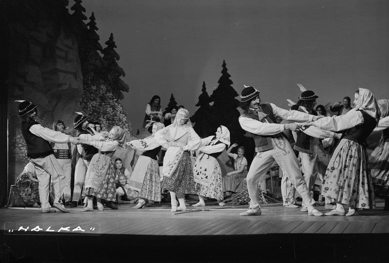 Klaasnegatiiv, stseen lavastusest  Halka