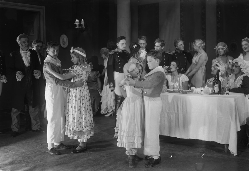 Jevgeni Onegin, Estonia, 1934, stseen ooperist