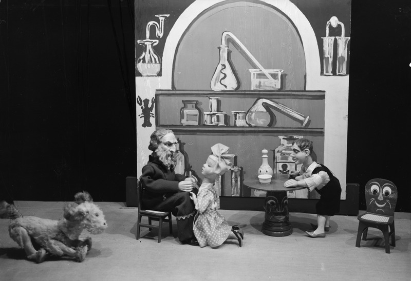 Varastatud unenägu, Draamateater, 1938, Pauka - Voldemar Alev, Dr. Imekäpp - Ruudu Kalk, Tiiu - Olli Ungvere, Ants - Oskar Seliaru