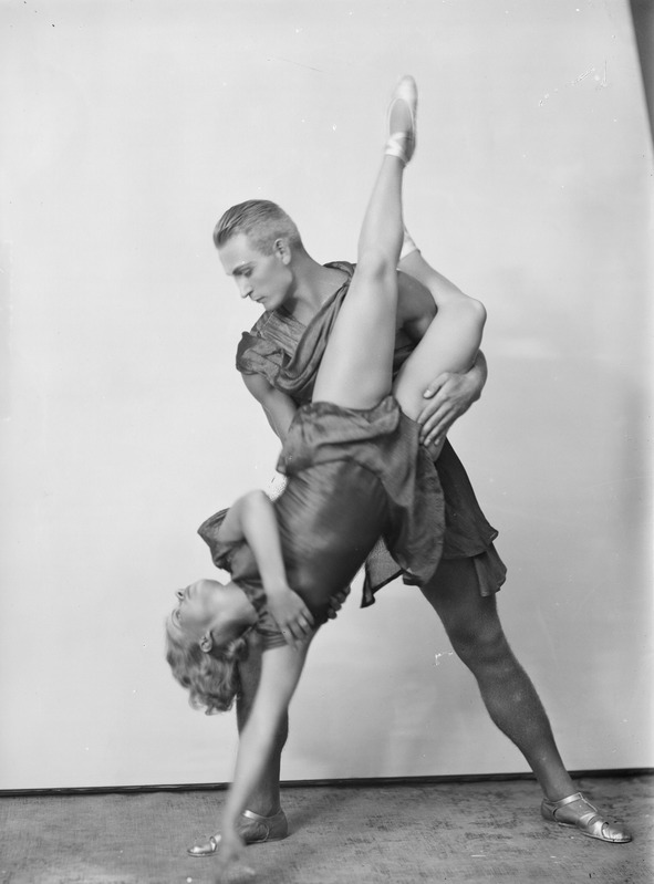 Ada Ahi koos partneriga, ca 1930-1933