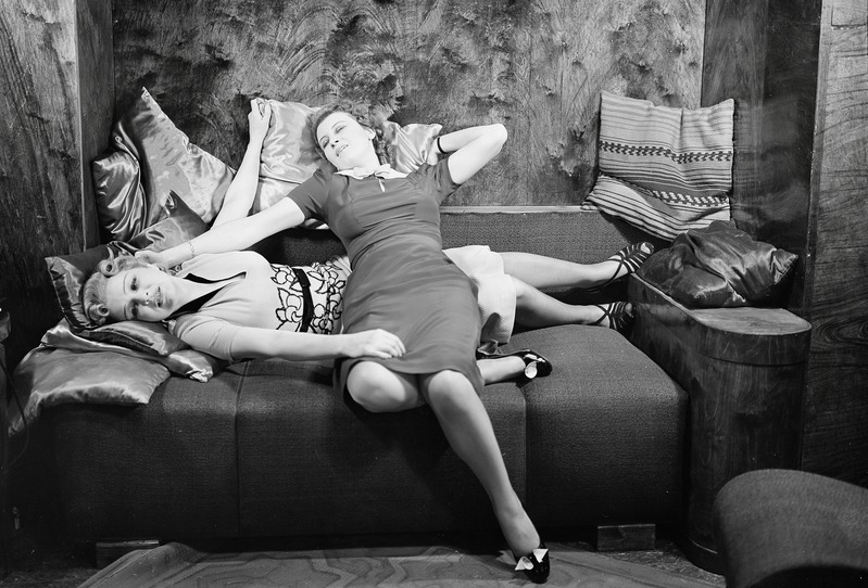 Kergemeelne õde, Estonia, 1938, osades - Helena - Marje Parikas, Ada - Mari Kamp