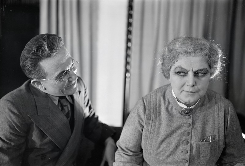 Niskamäe leib, Estonia, 1939, osades - Doktor - Harry Paris, Niskamäe vanaperenaine - Liina Reiman