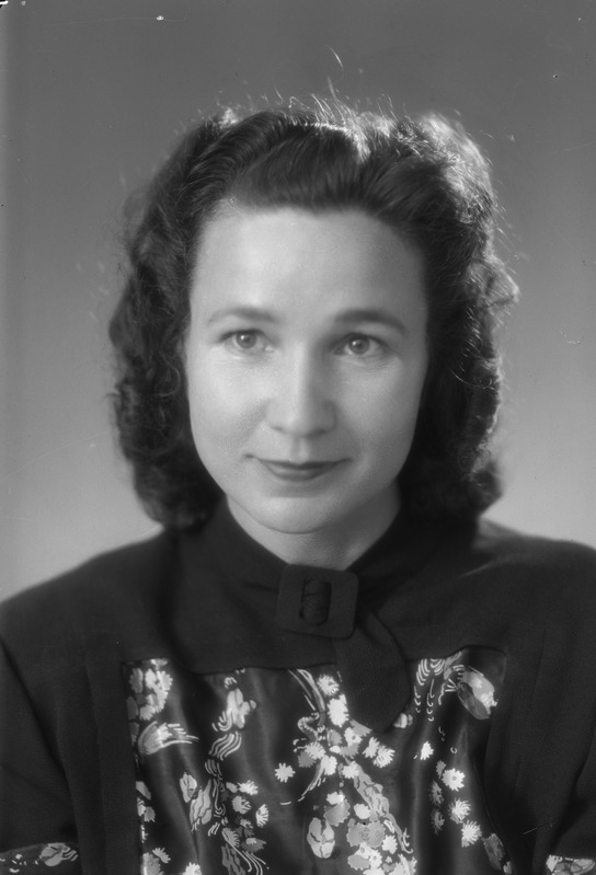 Meta Kodanipork, portree, ca 1944