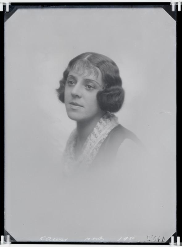 Albina Kausi, portree, ca 1923