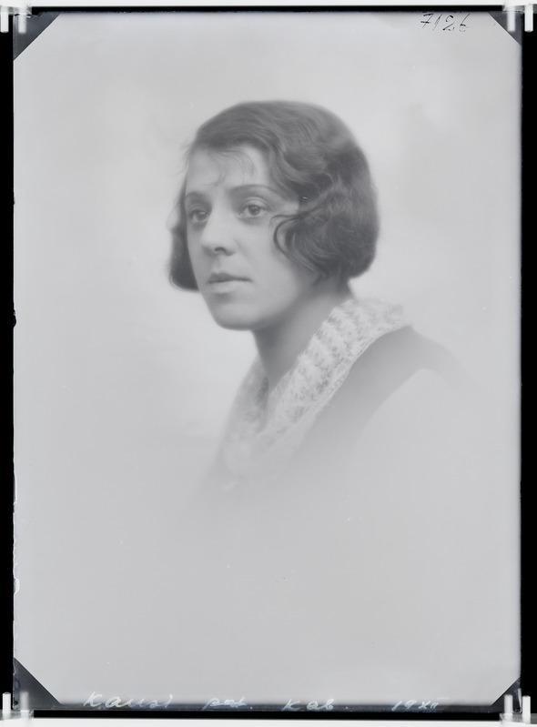 Albina Kausi, portree, ca 1923