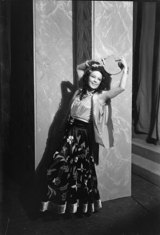 Veenus siidis, Estonia, 1935