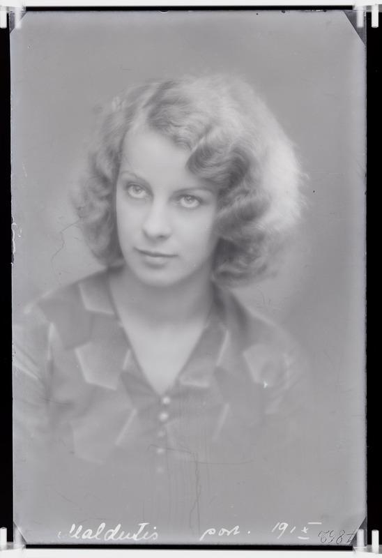 Klaudia Maldutis, portree, ca 1932-1933
