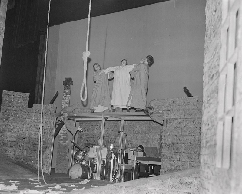 Protsess, Noorsooteater, 1975