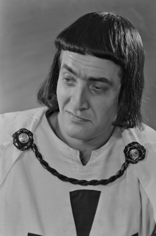 Tasuleegid, Teater Estonia, 1956, osades: Läänihärra – Ervin Kärvet