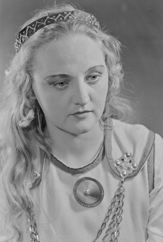 Tasuleegid, Teater Estonia, 1956, osades: Sirje – Ester Lepa