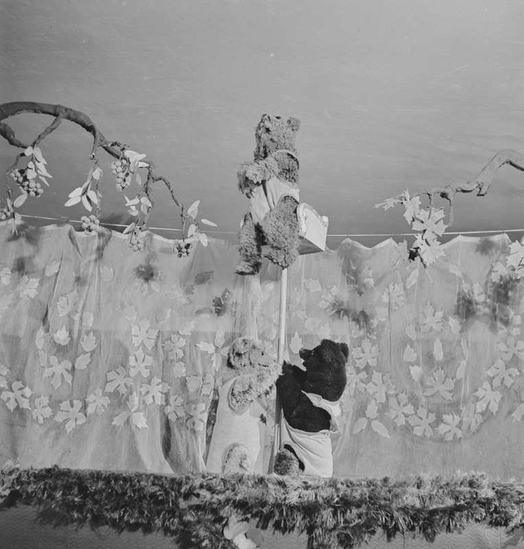 Loomade kontsert, Nukuteater, 1952, pildil: Karude jõunumber