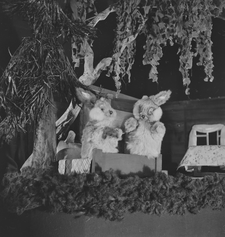 Ninatark jänku, Nukuteater, 1952, osades: Jänes – Made Varango, Jänes – Olaf Paesüld