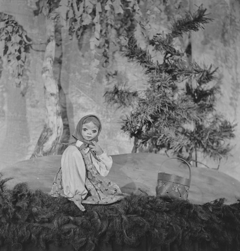 Kolm karu, Nukuteater, 1952, osades: Tütarlaps – Aili Leetva