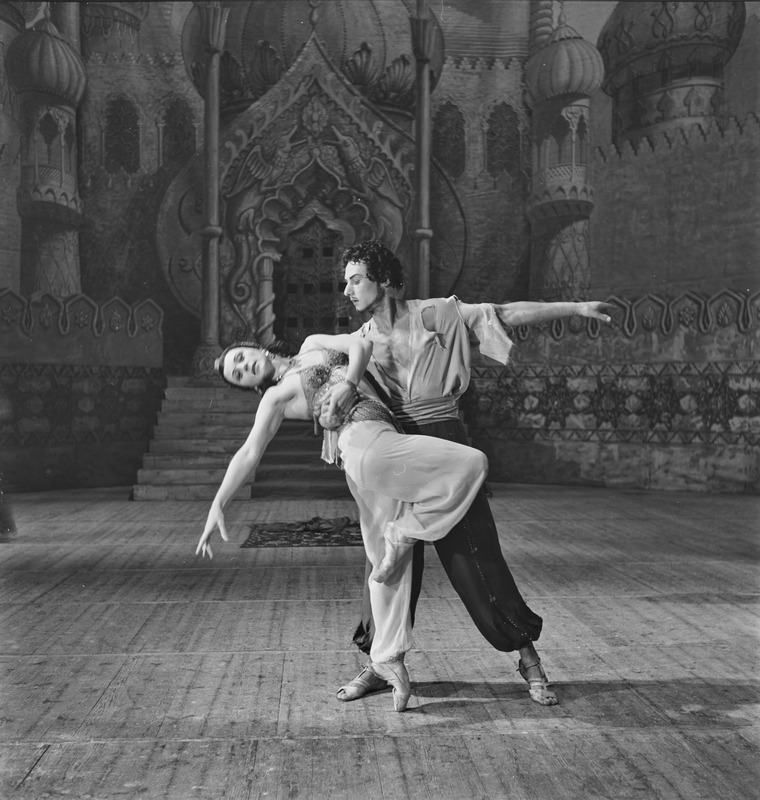 Seheherezade, Teater Estonia, 06.12.1953, osades: Sinbad – Erich Ülevain, Zebeida – Veera Leever