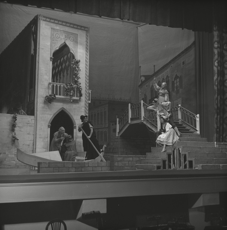 Öö Venetsias, Teater Estonia, 1951, osades: Delaqua - Hugo Malmsten, Caramello – Heino Otto, Ciboletta – Milli Rebane, Pappacoda – Vello Viisimaa, Barbara – Sophie Sooäär
