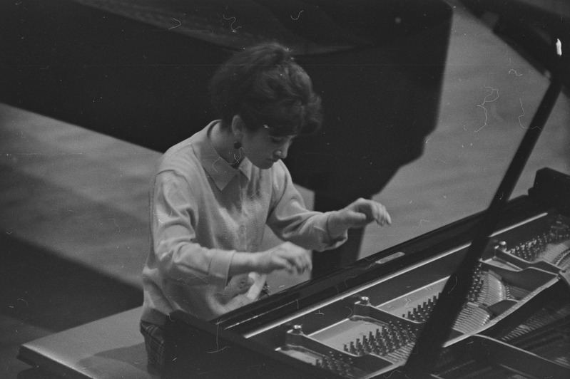 III Üleliiduline pianistide konkurss, Estonia kontserdisaal, 1969, pildil: Arita Baisakalova – töötab Kurmangazõ nim. Kunstide Instituudis üldklaveri õppejõuna