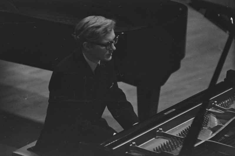 III Üleliiduline pianistide konkurss, Estonia kontserdisaal, 1969, pildil: Peep Lassmann – Tallinna Konservatooriumi 4.kursuse üliõpilane