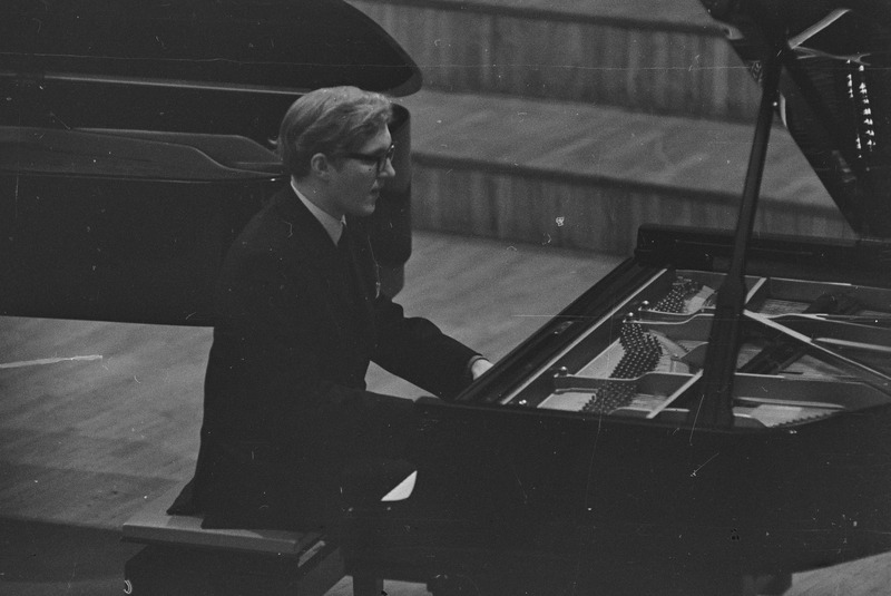 III Üleliiduline pianistide konkurss, Estonia kontserdisaal, 1969, pildil: Peep Lassmann – Tallinna Konservatooriumi 4.kursuse üliõpilane