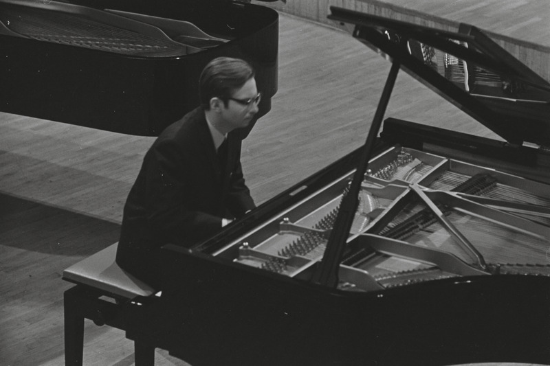 III Üleliiduline pianistide konkurss, Estonia kontserdisaal, 1969, pildil: Leonid Zaitšik – Leningradi Konservatooriumi 4.kursuse üliõpilane