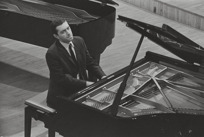 III Üleliiduline pianistide konkurss, Estonia kontserdisaal, 1969, pildil: Garri Aivazjan – Jerevani Konservatooriumi üliõpilane