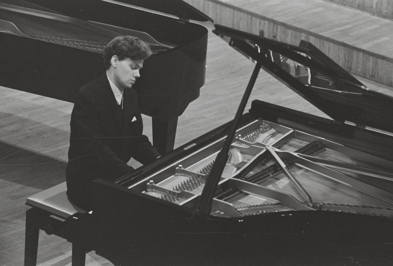 III Üleliiduline pianistide konkurss, Estonia kontserdisaal, 1969, pildil: Anatoli Ivanovski – Moskva Konservatooriumi õpilane