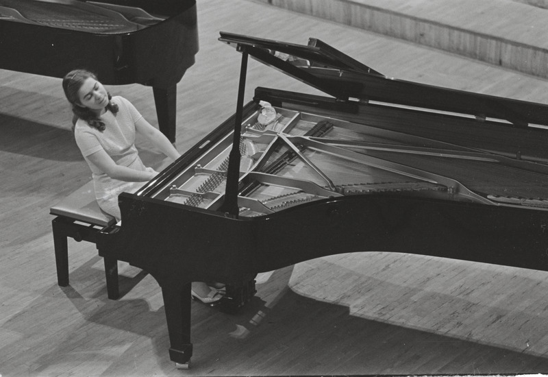 III Üleliiduline pianistide konkurss, Estonia kontserdisaal, 1969, pildil: Valida Muradova – töötab Bakuu Konservatooriumis