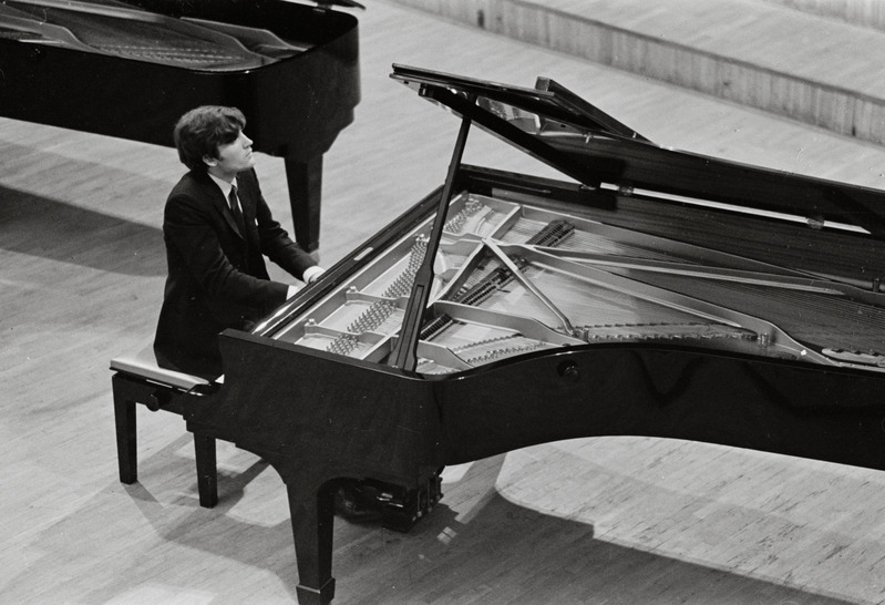 III Üleliiduline pianistide konkurss, Estonia kontserdisaal, 1969, pildil: Juri Slessarev – õpib Moskva Konservatooriumis