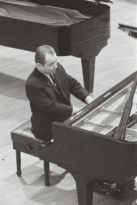 III Üleliiduline pianistide konkurss, Estonia kontserdisaal, 1969, pildil: Valeri Kaliturin – töötab Frunze Kunstide Instituudis õppejõuna