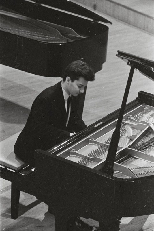 III Üleliiduline pianistide konkurss, Estonia kontserdisaal, 1969, pildil: Aleksander Leibkind – Taškendi Uspenski nim. Muusikakeskkooli õpilane