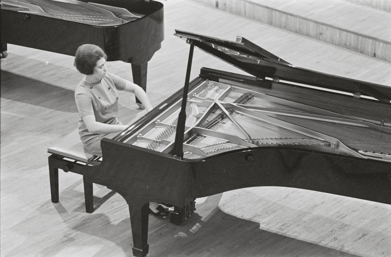 III Üleliiduline pianistide konkurss, Estonia kontserdisaal, 1969, pildil: Güljaz Sadõhhova – lõpetas 1969.a. Bakuu Konservatooriumi