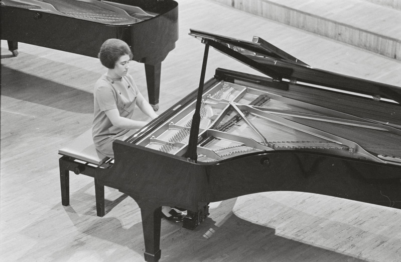 III Üleliiduline pianistide konkurss, Estonia kontserdisaal, 1969, pildil: Güljaz Sadõhhova – lõpetas 1969.a. Bakuu Konservatooriumi