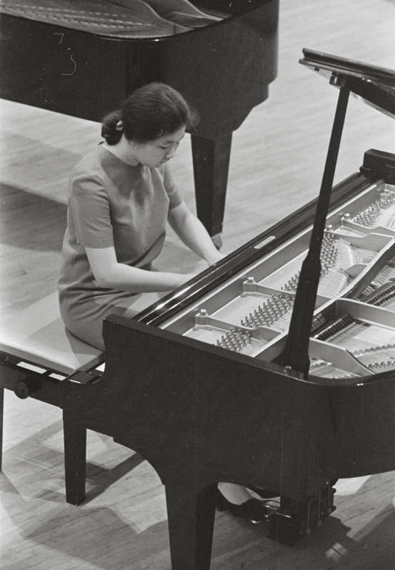 III Üleliiduline pianistide konkurss, Estonia kontserdisaal, 1969, pildil: Guldana žolõmbetova – õpib Alma-Ata Kunstide Instituudis