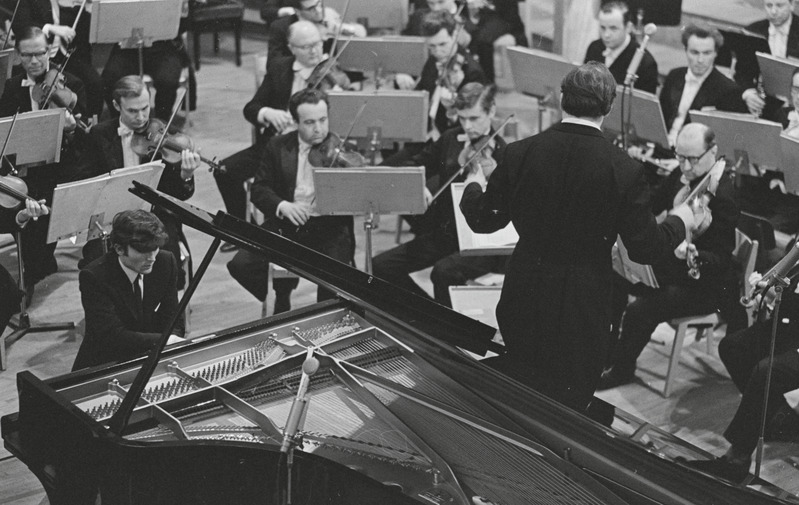 III Üleliiduline pianistide konkurss, Estonia kontserdisaal, 1969, pildil: Juri Slessarev – lõppvoor