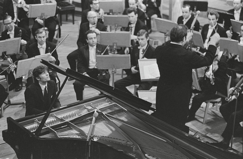 III Üleliiduline pianistide konkurss, Estonia kontserdisaal, 1969, pildil: Juri Slessarev – lõppvoor