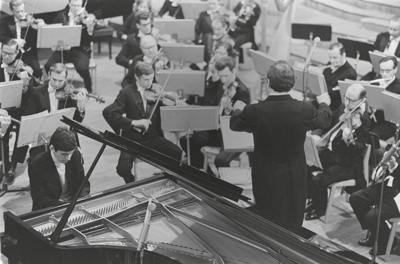 III Üleliiduline pianistide konkurss, Estonia kontserdisaal, 1969, pildil: Vladimir Petrov – lõppvoor