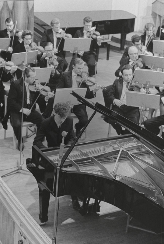 III Üleliiduline pianistide konkurss, Estonia kontserdisaal, 1969, pildil: Anatoli Ivanovski – lõppvoor