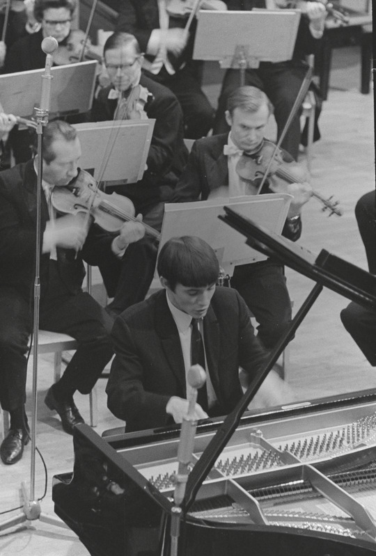III Üleliiduline pianistide konkurss, Estonia kontserdisaal, 1969, pildil: Arkadi Seridov – lõppvoor