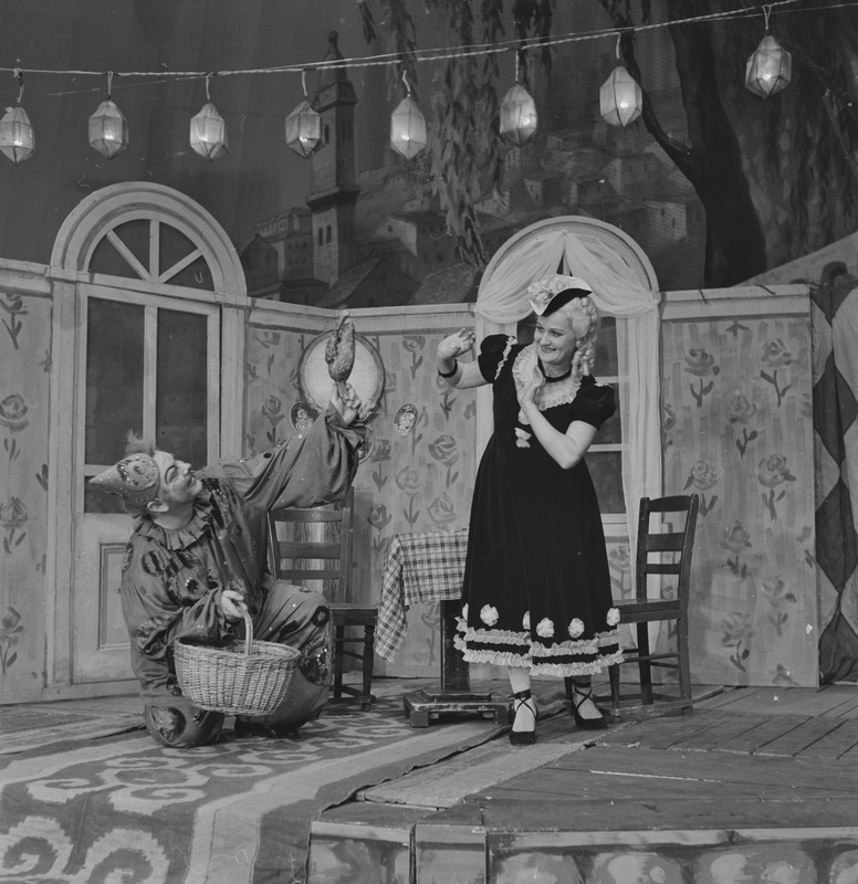 Pajatsid, Teater Estonia, 1954, osades: Tonio – Tiit Kuusik, Nedda – Aino Külvand