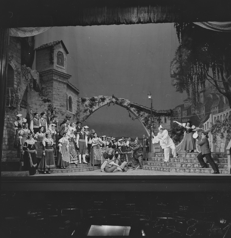 Pajatsid, Teater Estonia, 1954, osades: Peppo – Enno Eesmaa, Nedda – Aino Külvand, Arlekiin – Heino Otto