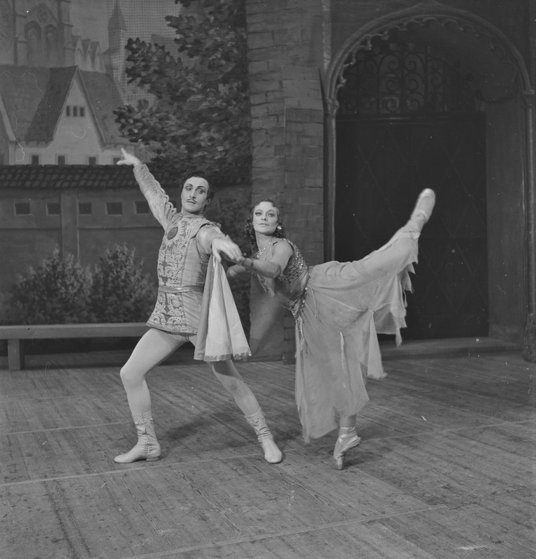 Esmeralda, Teater Estonia, 1951, osades: Phoebus – Artur Koit, Esmeralda – Inge Põder