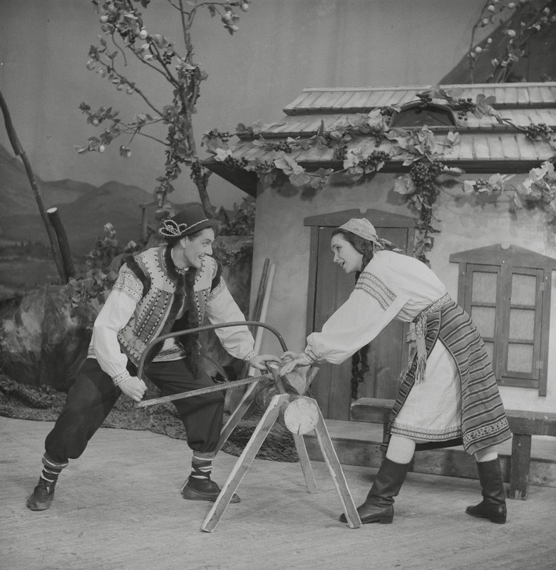 Trembita, Teater Estonia, 1950, osades: Mikola – Paul Mägi, Vassilina – Meta Kodanipork