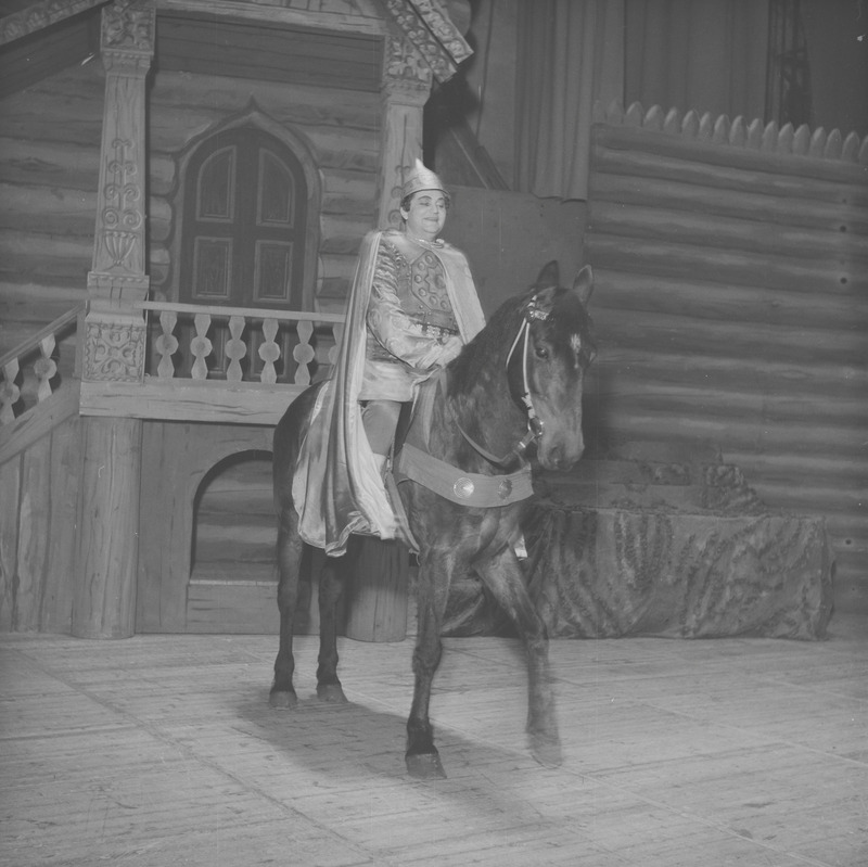 Vürst Igor, Teater Estonia, 1951, osades: Vladimir Igorevitš – Martin Taras
