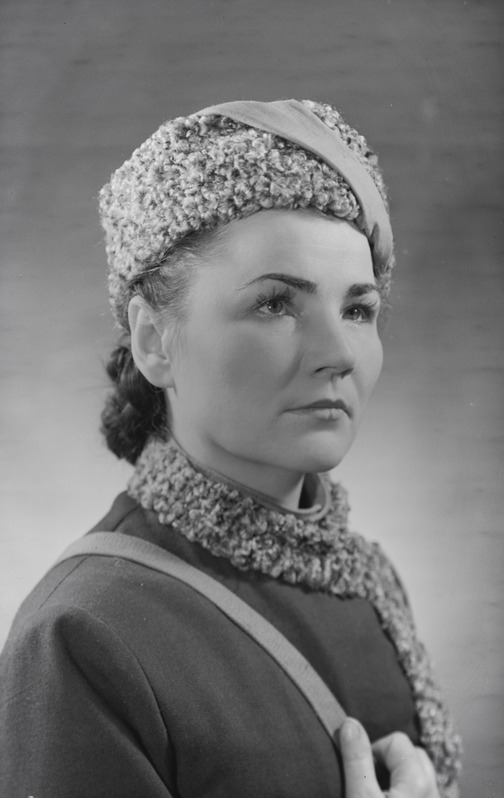 Näkineid, Teater Estonia, 1956, pildil: Katja – Klaudia Tiidus