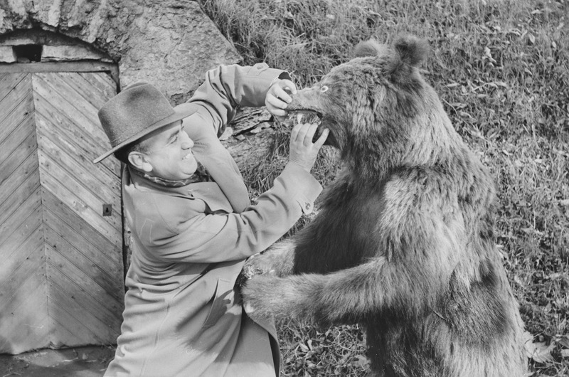 portree: Pavel Lissitsian, karu topisega